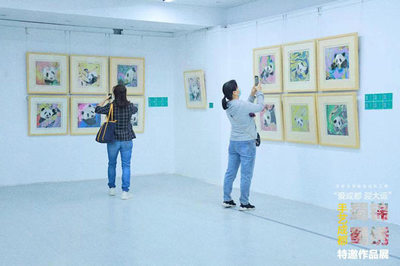 名家作品亮相 展現(xiàn)非遺魅力——“愛成都·迎大運”手藝成都蜀錦蜀繡特邀作品展正式開展